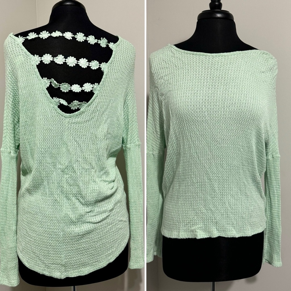 Long sleeve waffle weave blue green top w open back